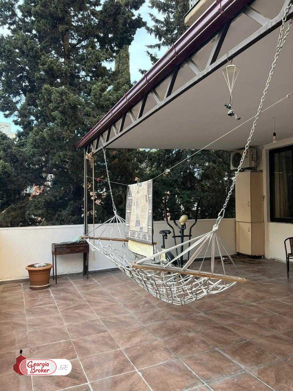 nearly repaired 6-room apartment for sale