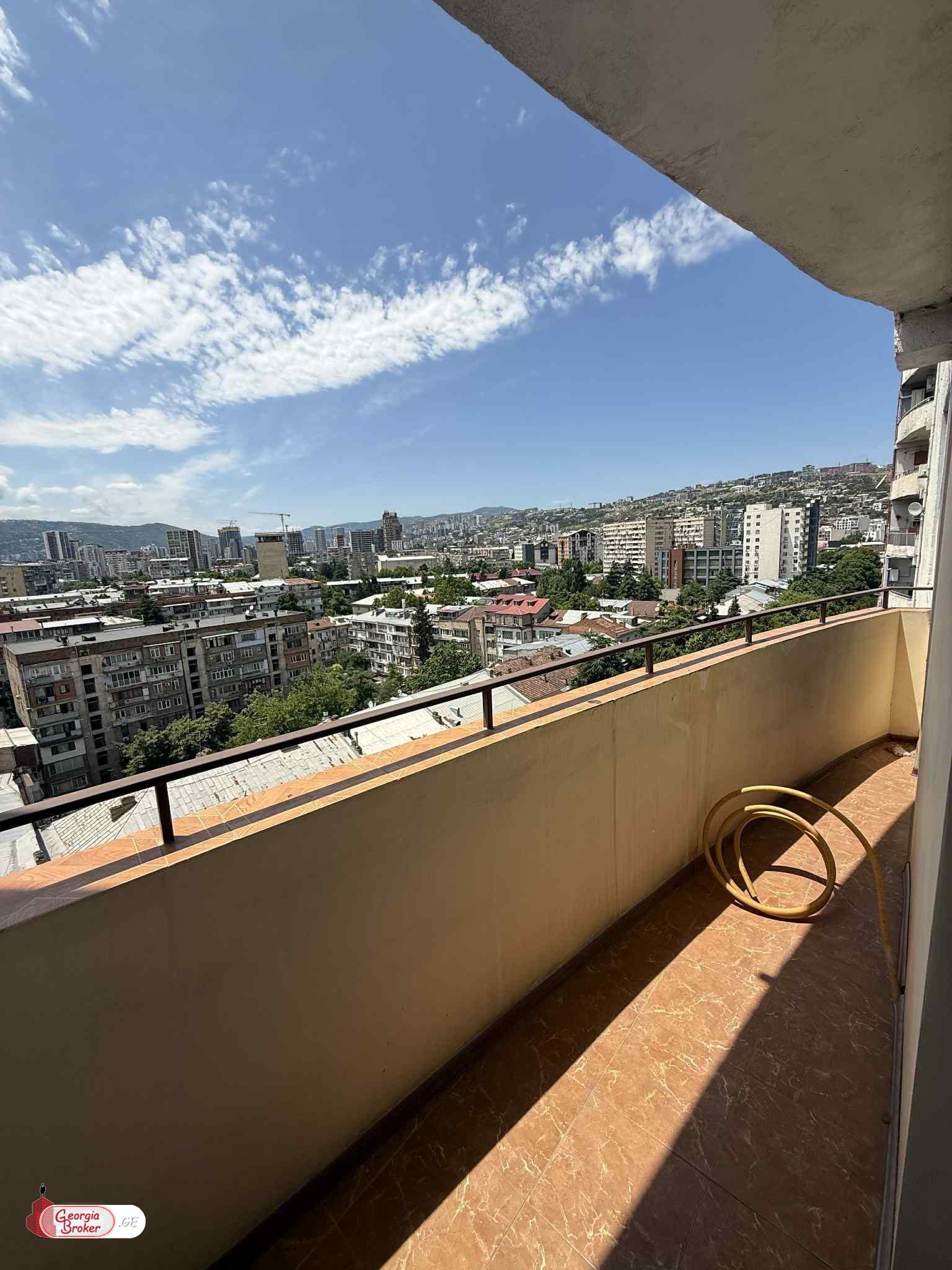 იყიდება ახალი გარემონტებული 4 ოთახიანი ბინა