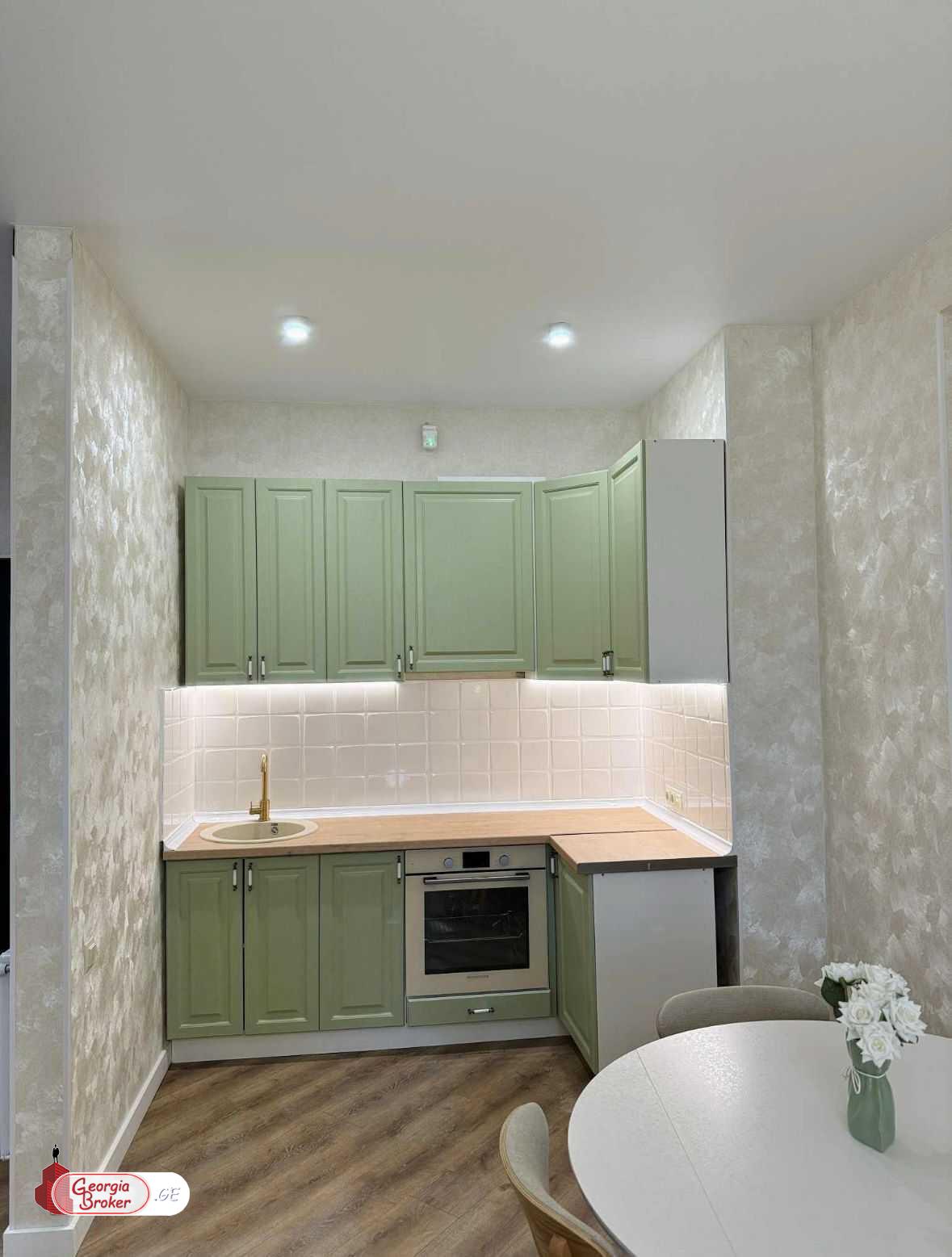 nearly repaired 2-room apartment for sale