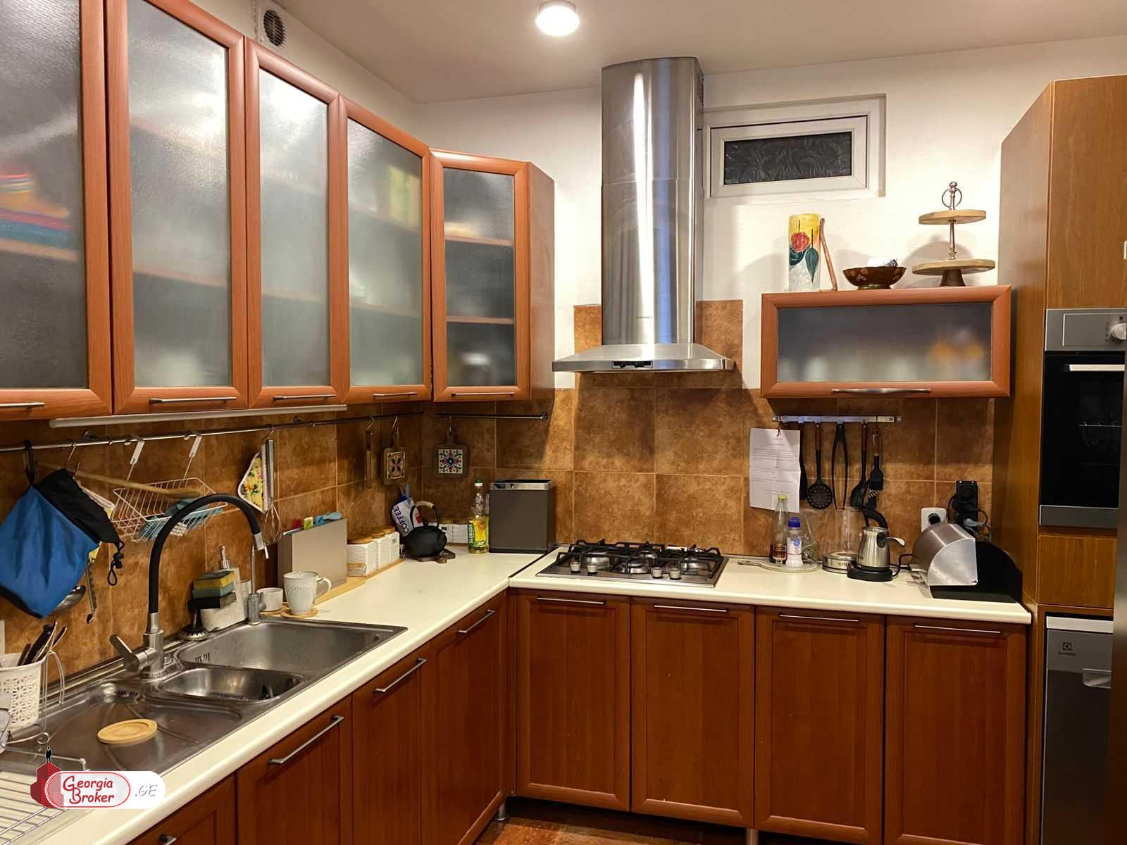 იყიდება ახალი გარემონტებული 3 ოთახიანი ბინა