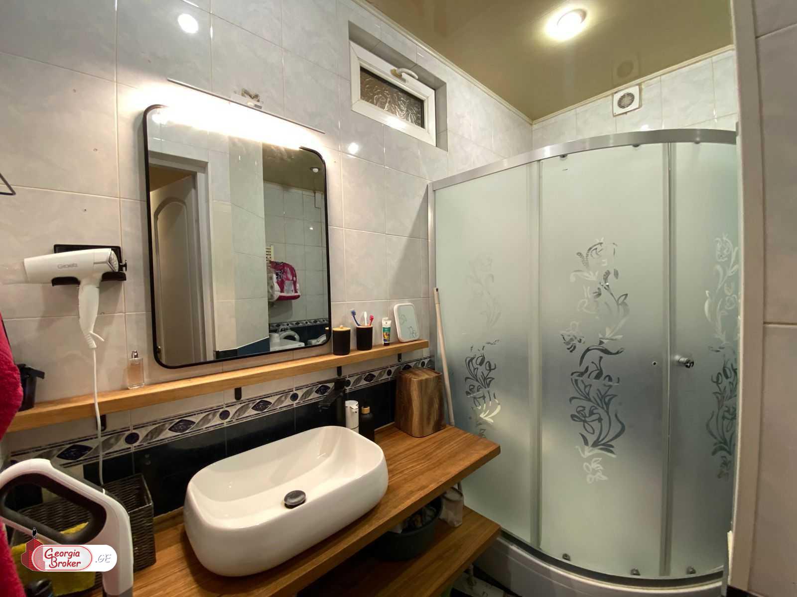 იყიდება ახალი გარემონტებული 3 ოთახიანი ბინა