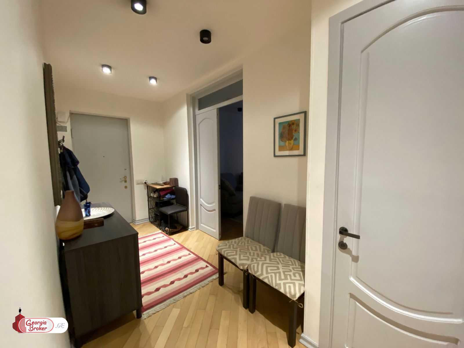 იყიდება ახალი გარემონტებული 3 ოთახიანი ბინა