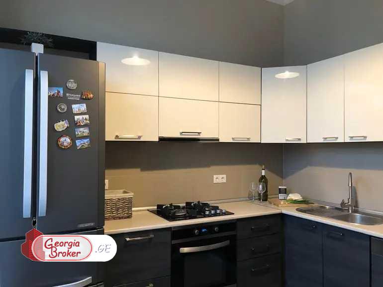 იყიდება ახალი გარემონტებული 7 ოთახიანი ბინა