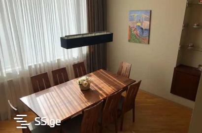 იყიდება ახალი გარემონტებული 7 ოთახიანი ბინა