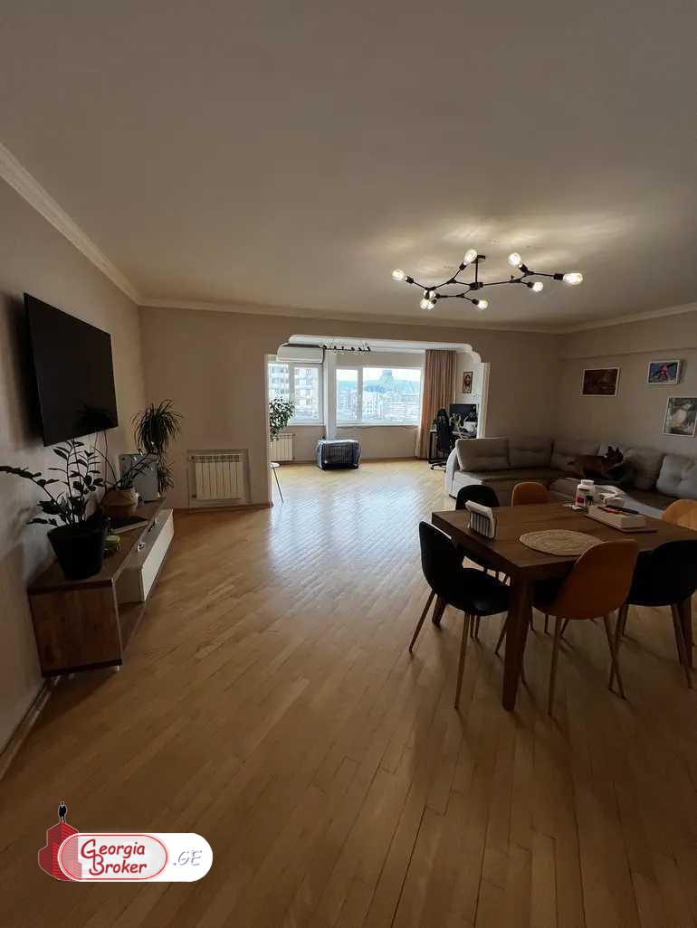 იყიდება ახალი გარემონტებული 4 ოთახიანი ბინა