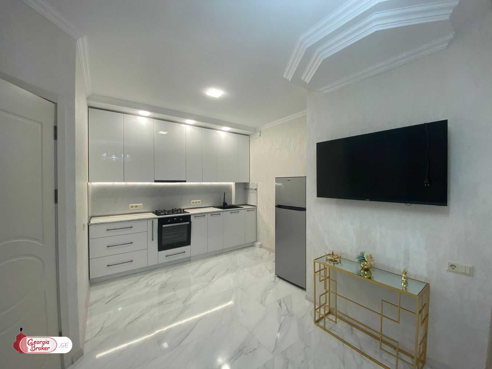 იყიდება ახალი გარემონტებული 2 ოთახიანი ბინა