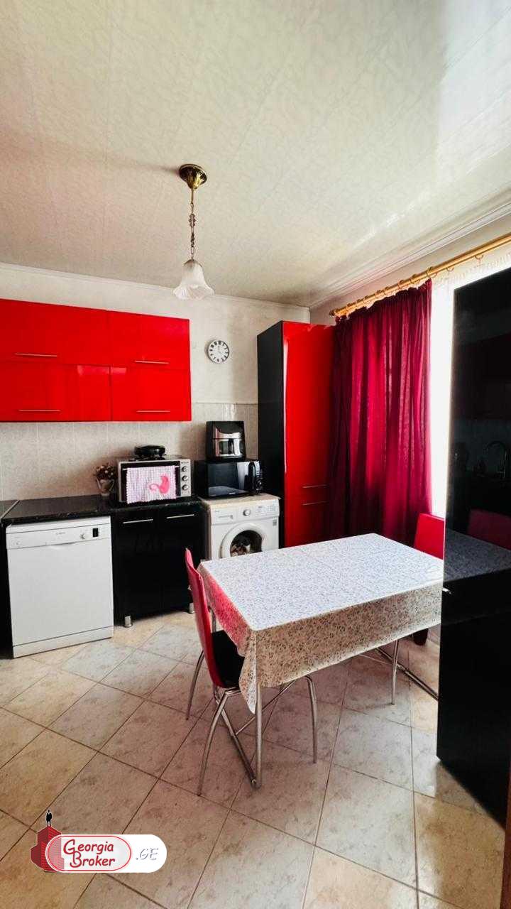 продается квартира со старым ремонтом 5-комнат