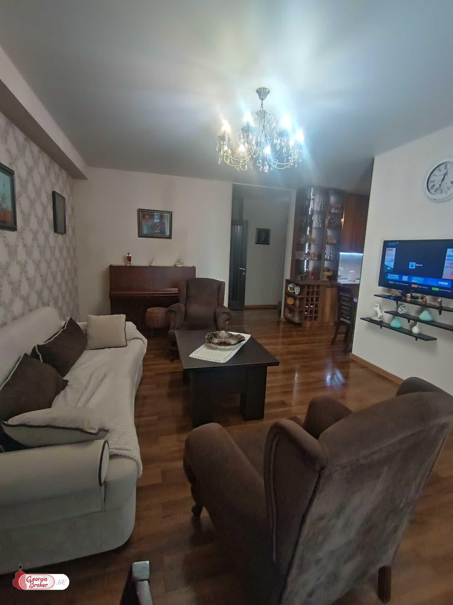 продается квартира с новым ремонтом 3-комнаты