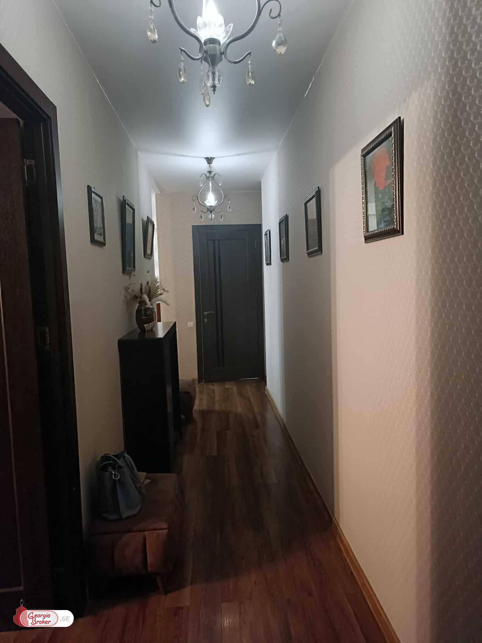 продается квартира с новым ремонтом 3-комнаты