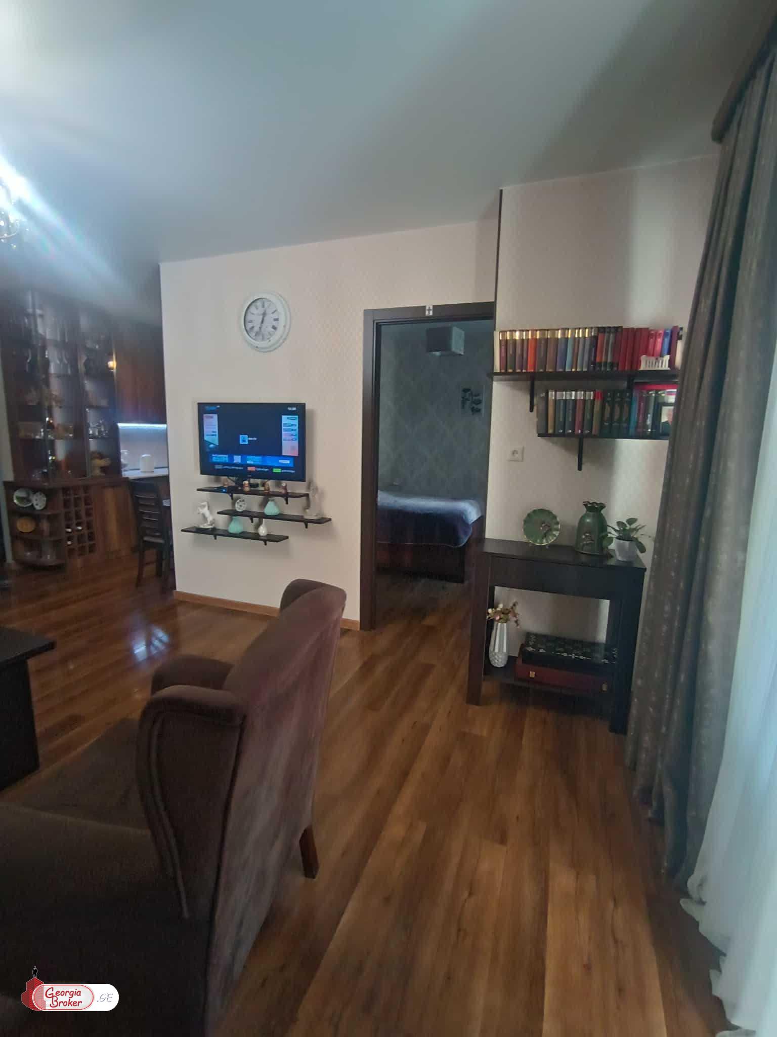 продается квартира с новым ремонтом 3-комнаты