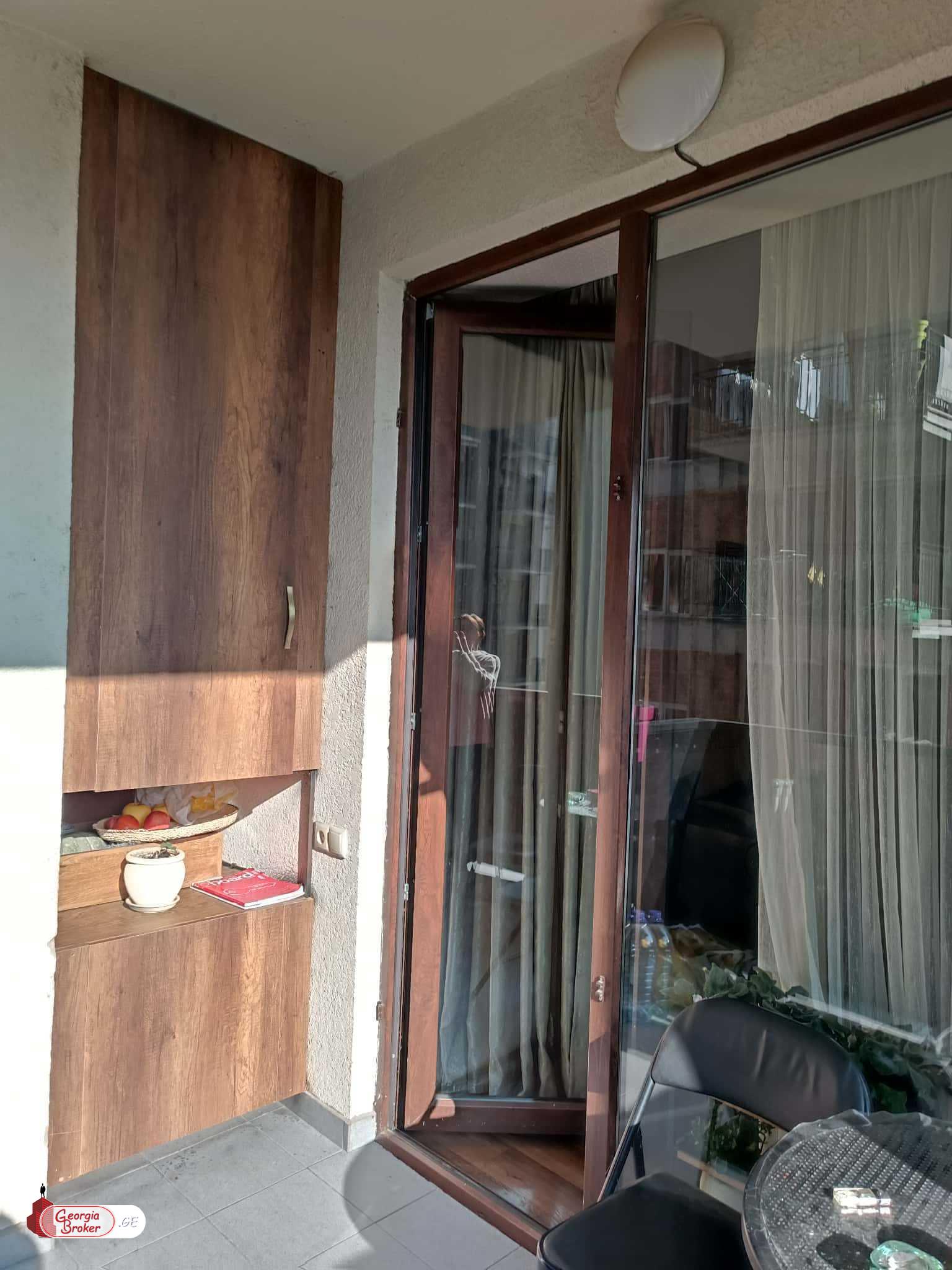 продается квартира с новым ремонтом 3-комнаты