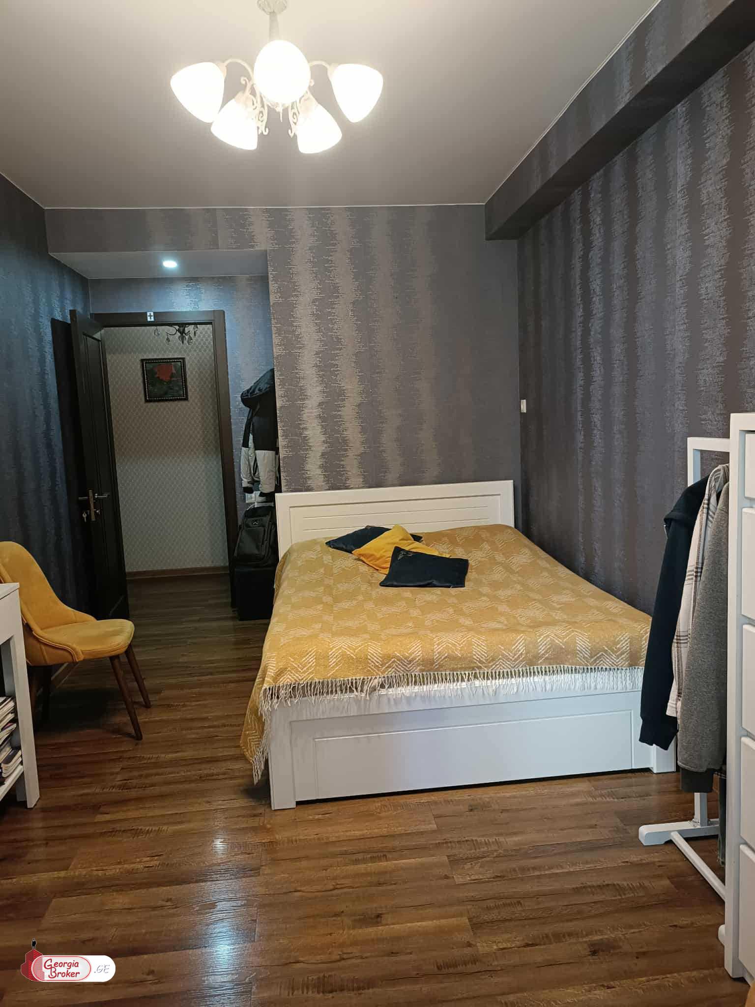 продается квартира с новым ремонтом 3-комнаты