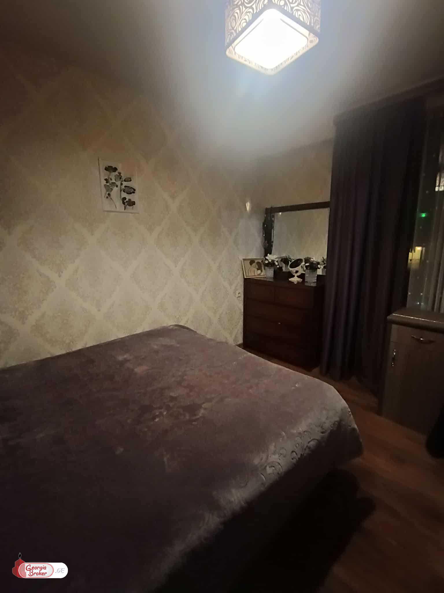 продается квартира с новым ремонтом 3-комнаты