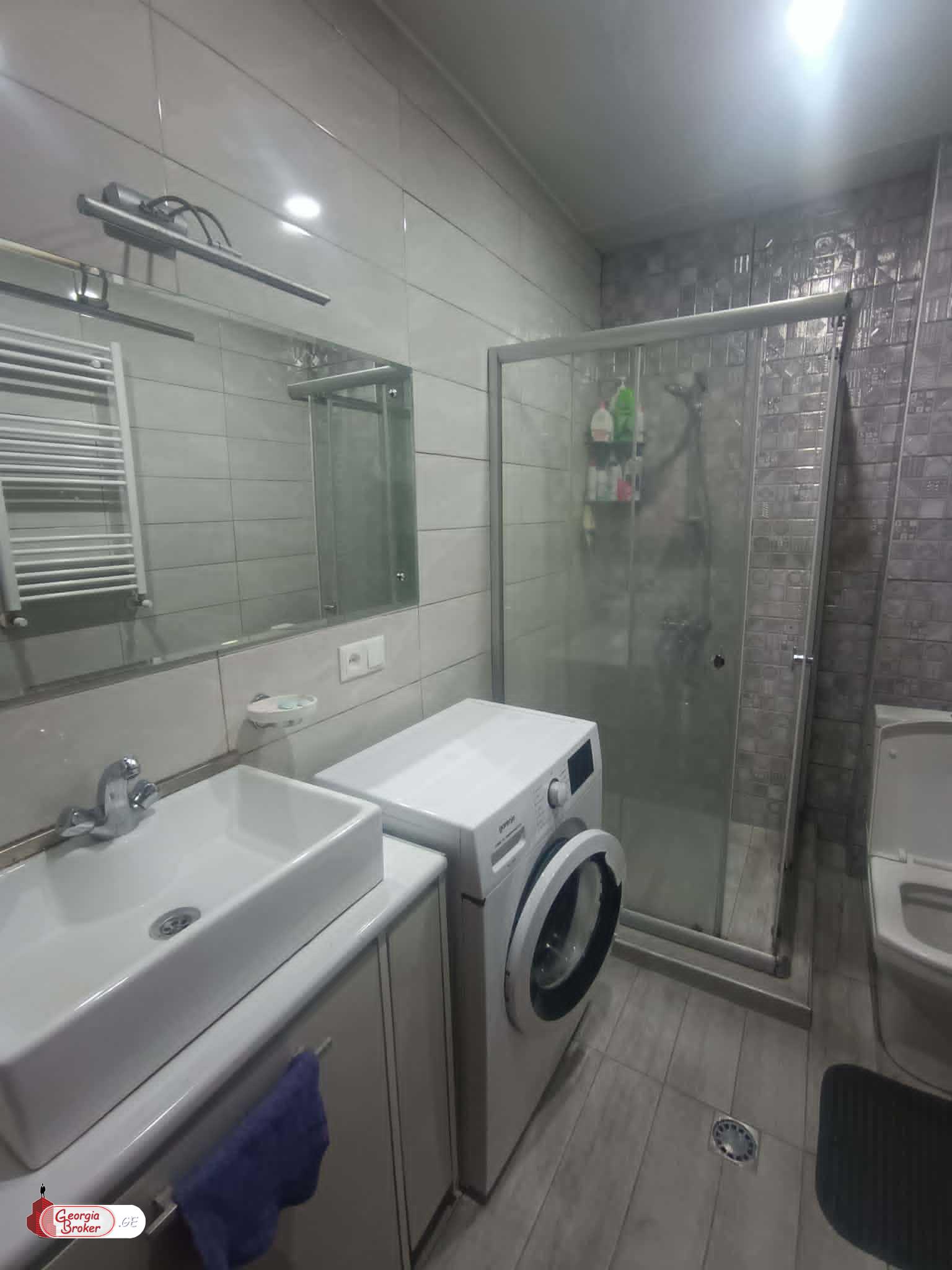 продается квартира с новым ремонтом 3-комнаты