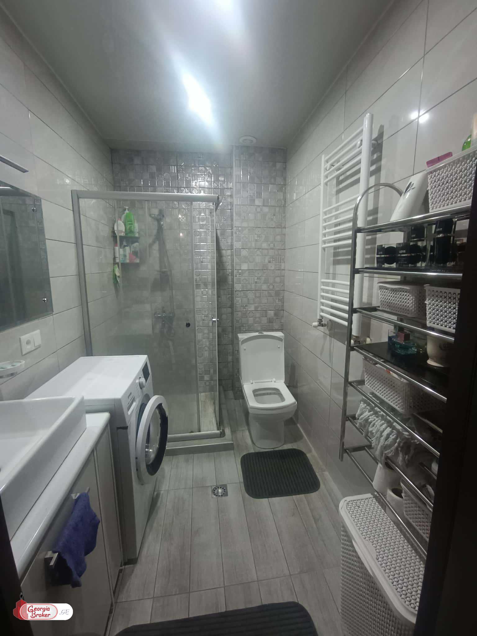 продается квартира с новым ремонтом 3-комнаты