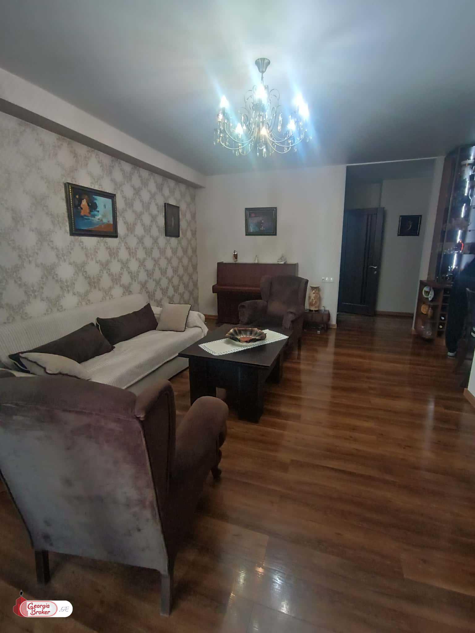 продается квартира с новым ремонтом 3-комнаты