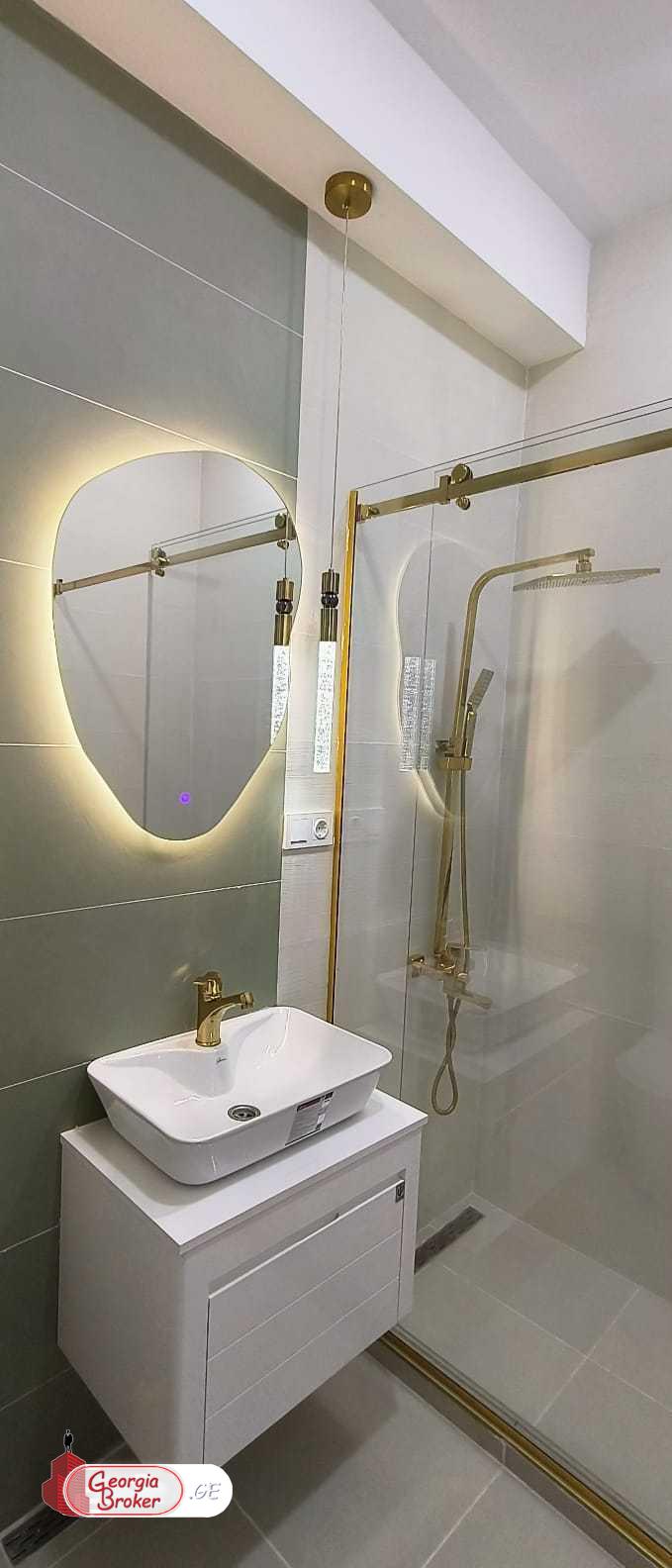 продается квартира с новым ремонтом 3-комнаты