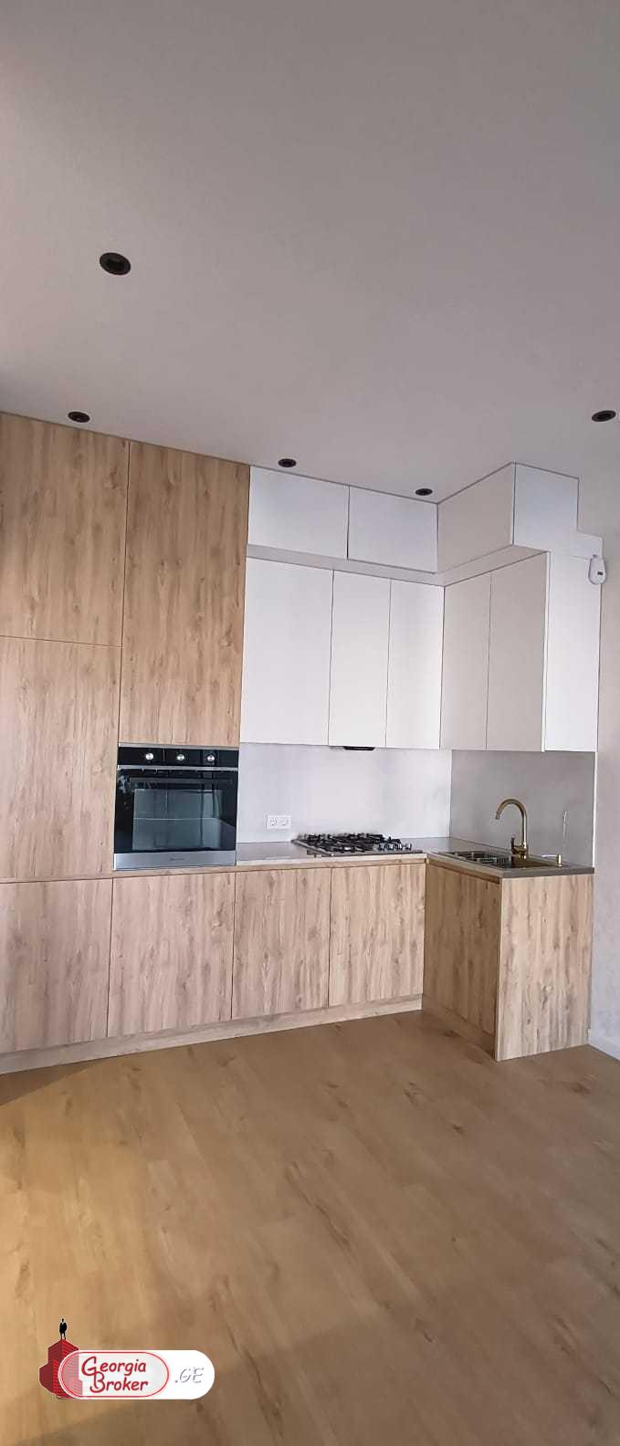 продается квартира с новым ремонтом 3-комнаты