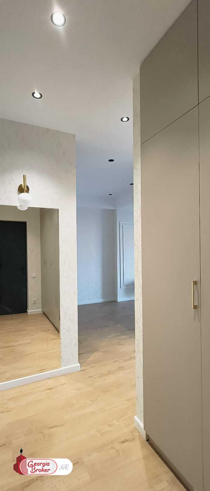 продается квартира с новым ремонтом 3-комнаты