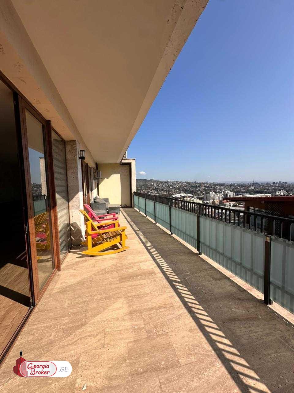 продается квартира с новым ремонтом 4-комнаты