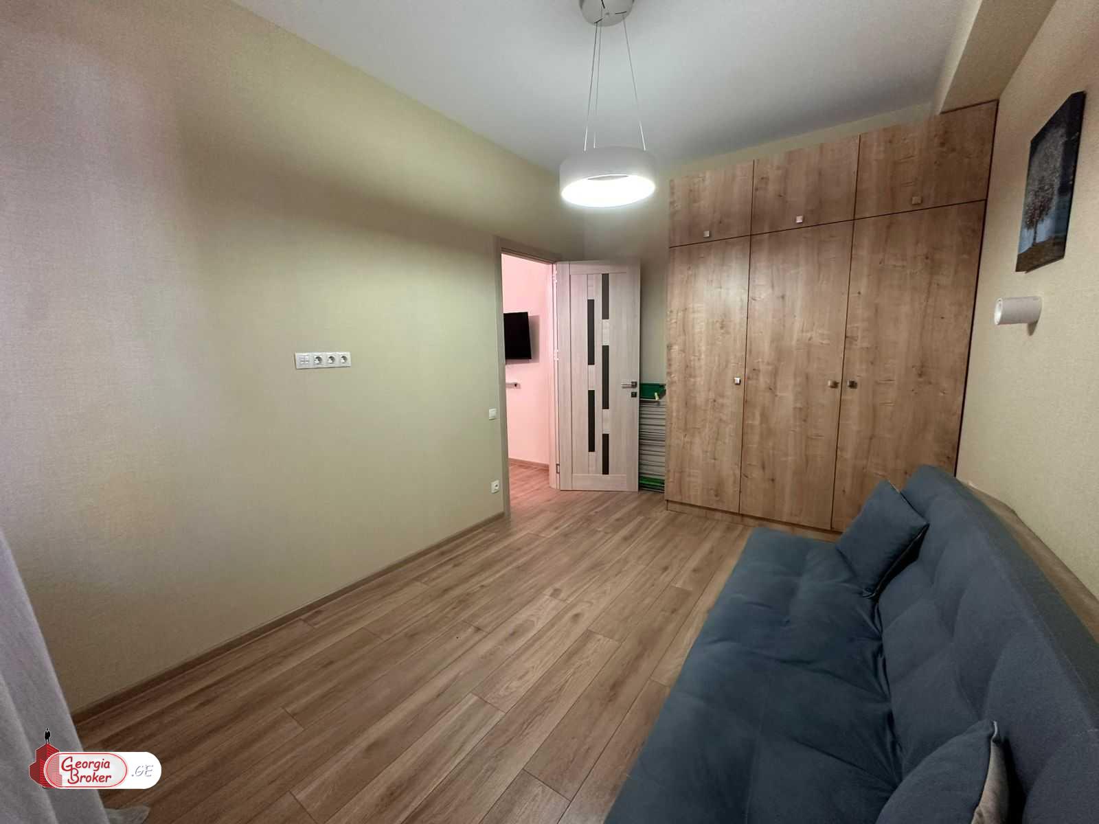 продается квартира с новым ремонтом 3-комнаты