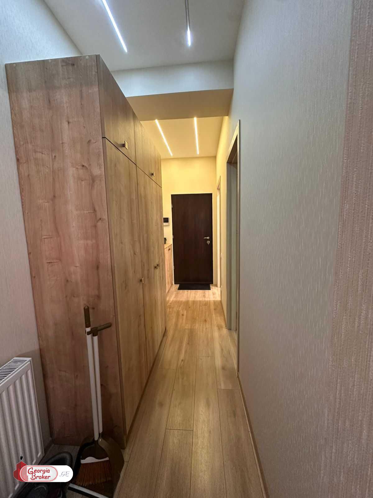 продается квартира с новым ремонтом 3-комнаты