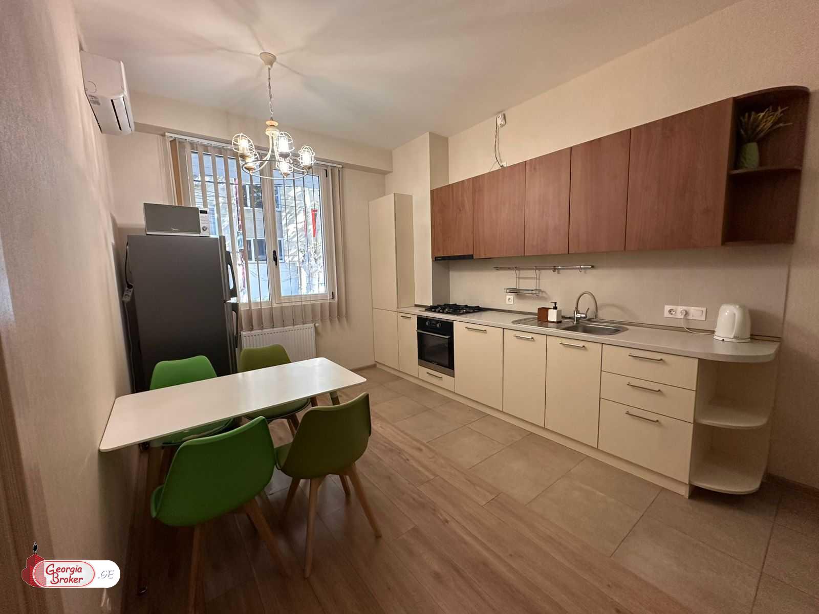 продается квартира с новым ремонтом 3-комнаты