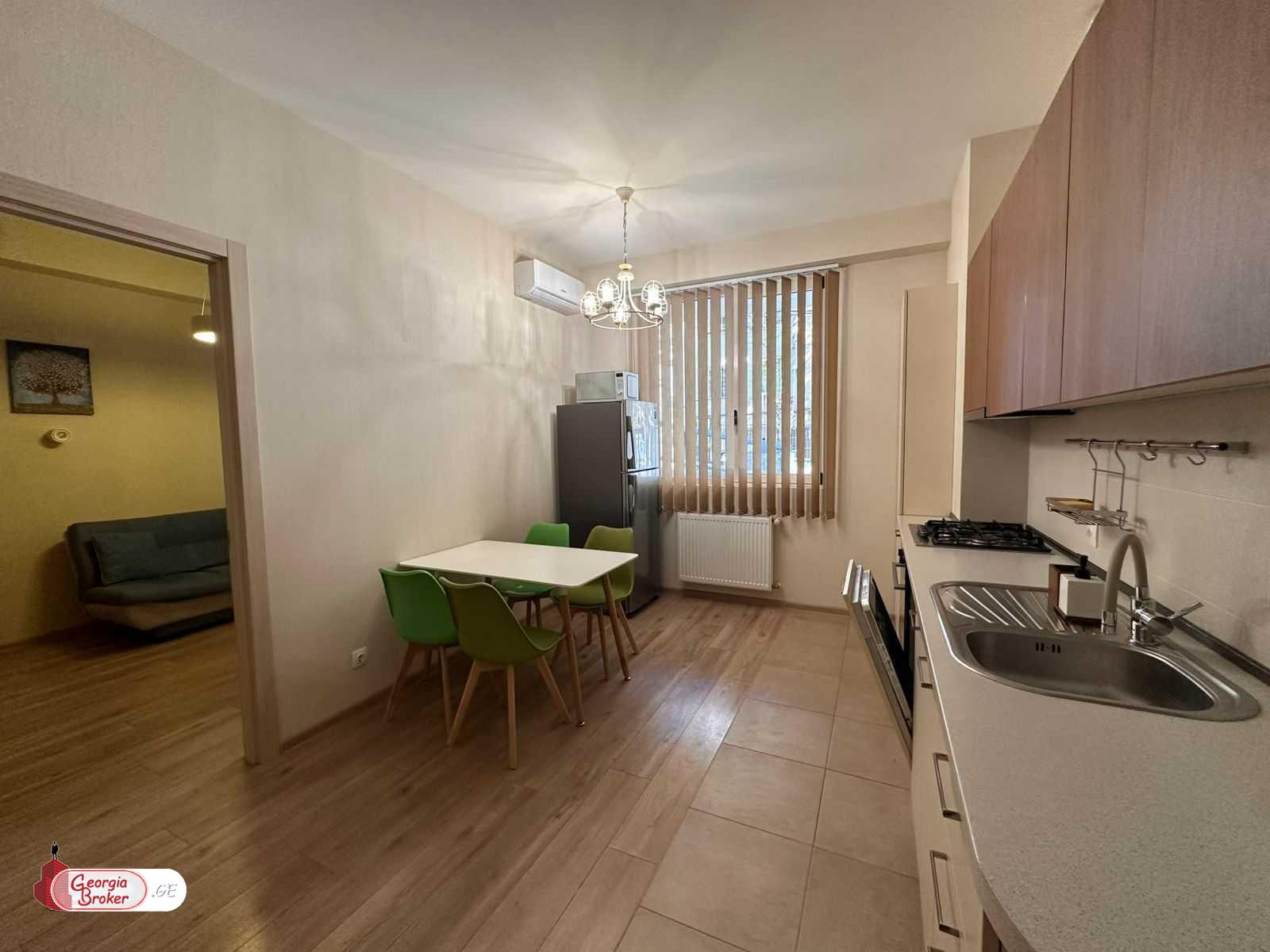 продается квартира с новым ремонтом 3-комнаты