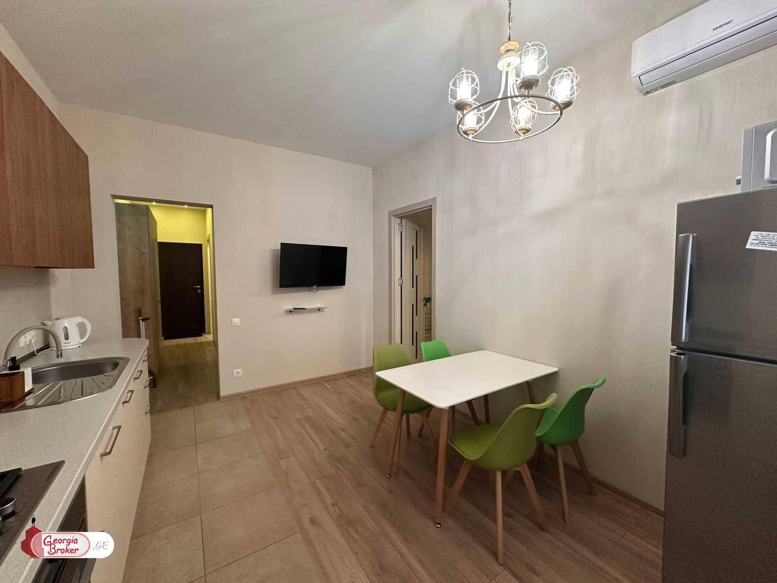 продается квартира с новым ремонтом 3-комнаты