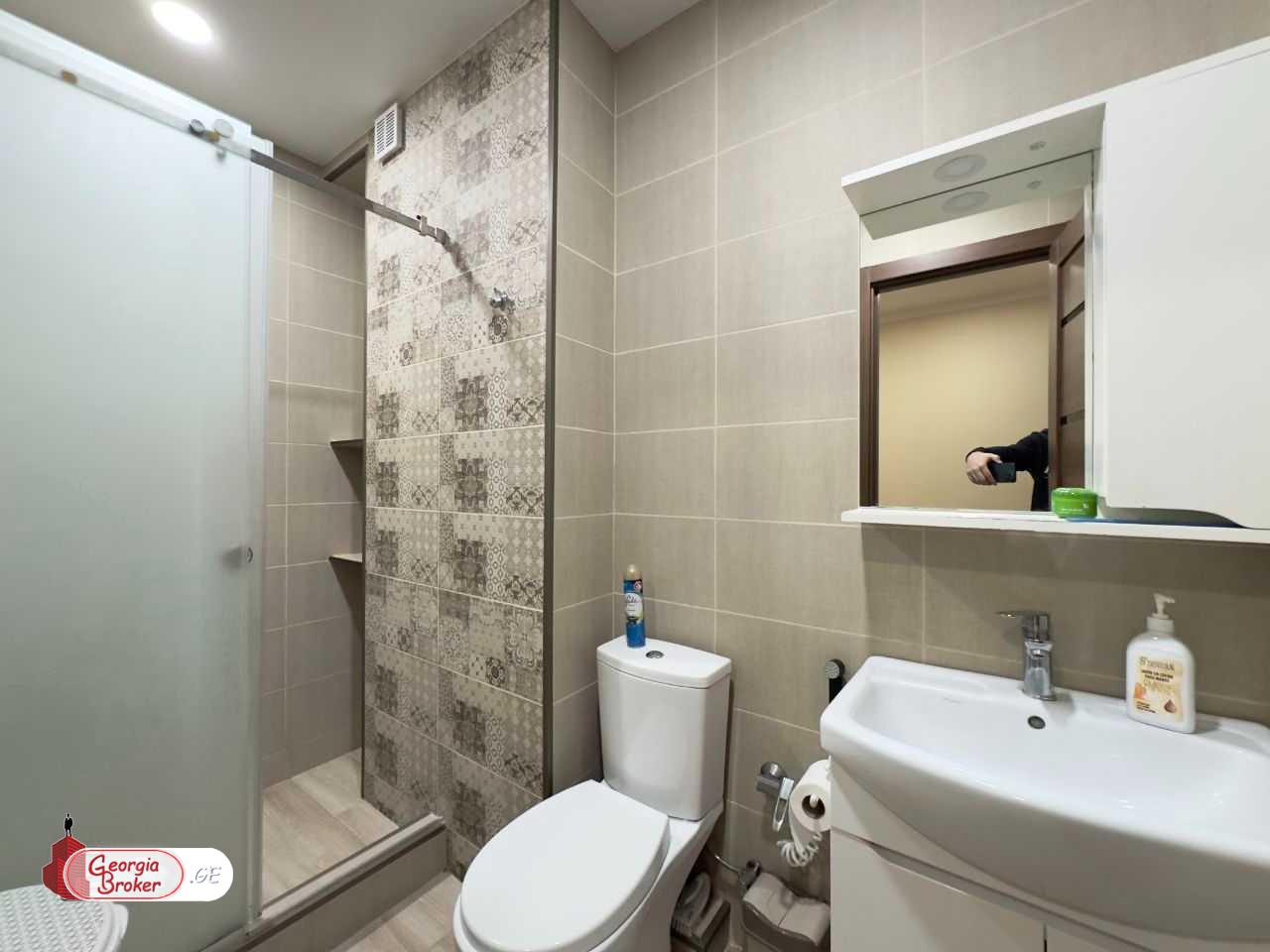 продается квартира с новым ремонтом 3-комнаты