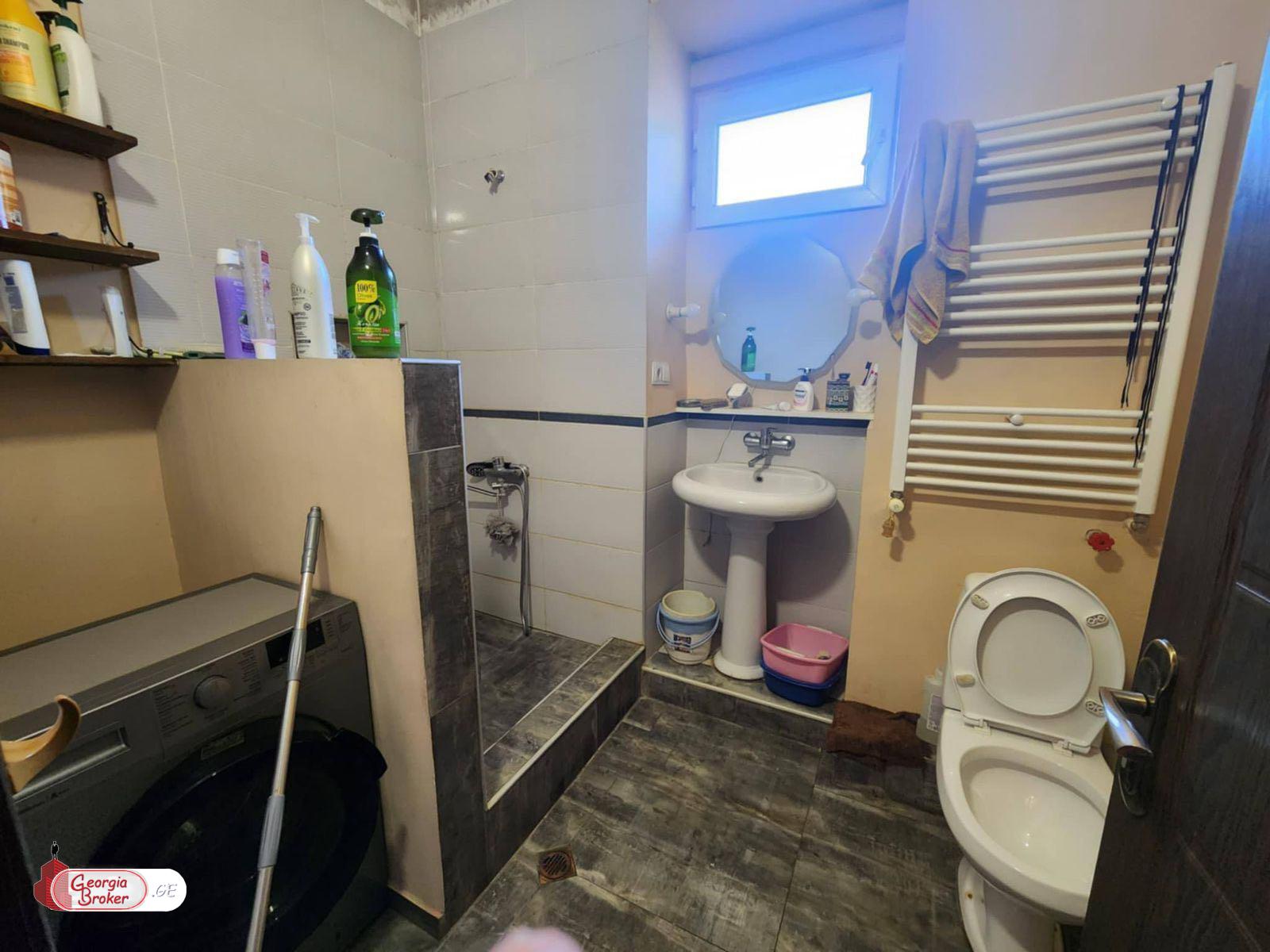 продается квартира с новым ремонтом 3-комнаты