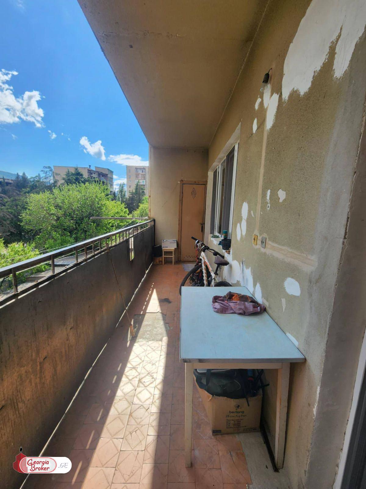 продается квартира с новым ремонтом 3-комнаты