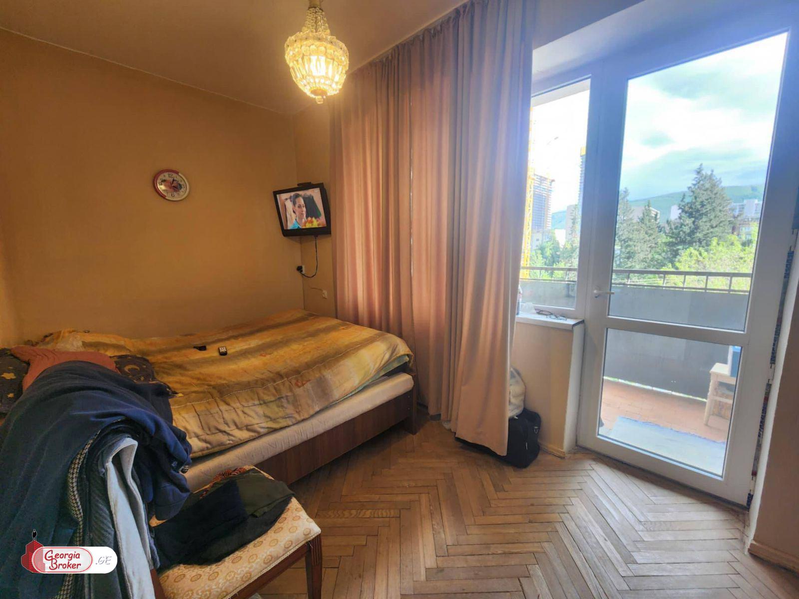 продается квартира с новым ремонтом 3-комнаты