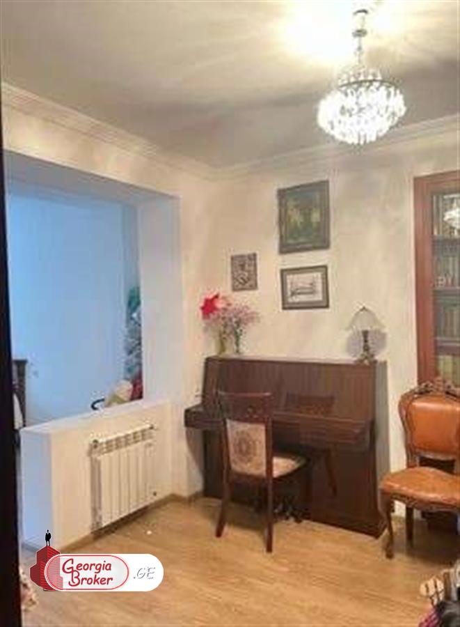 nearly repaired 6-room apartment for sale