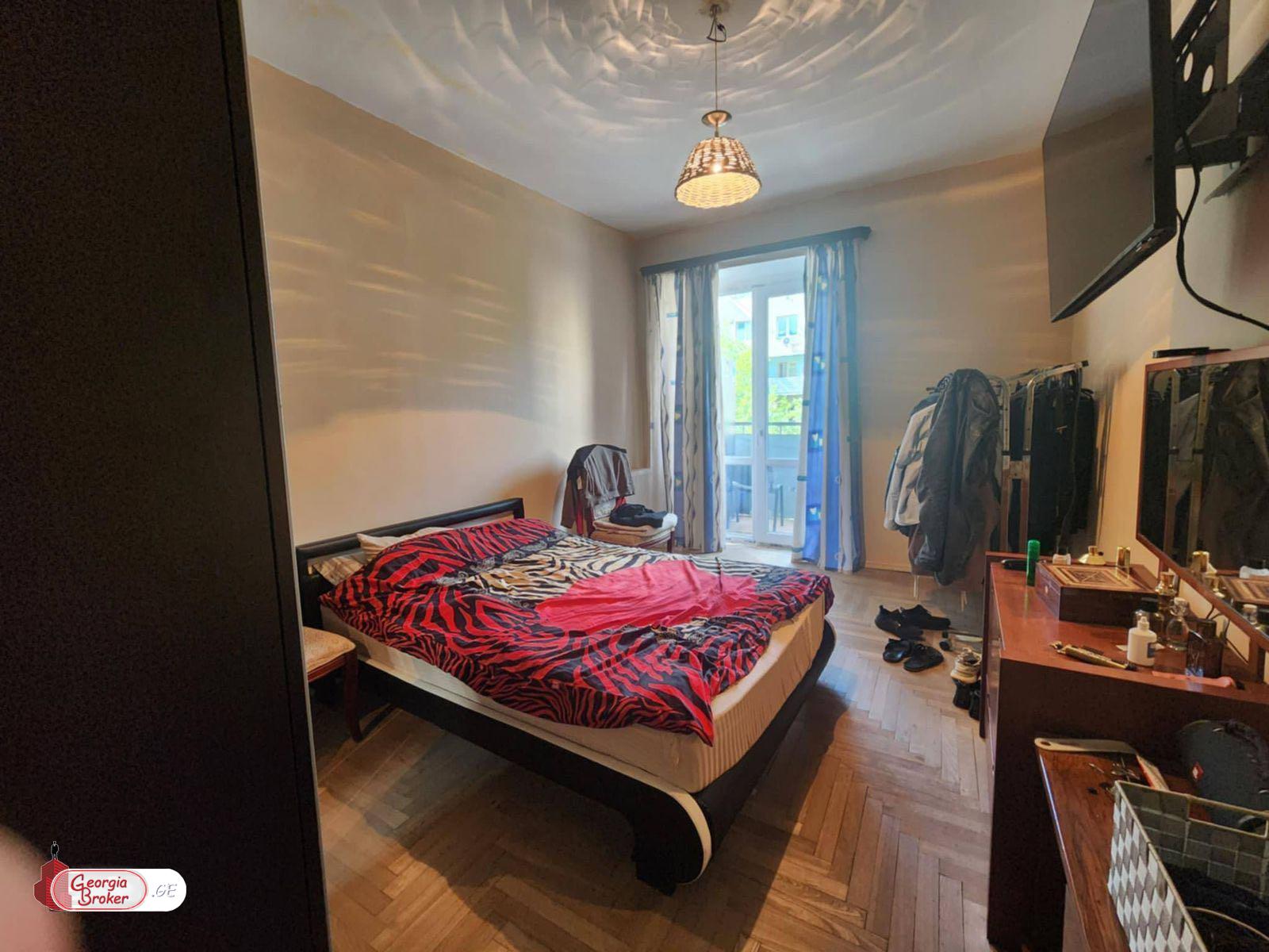 продается квартира с новым ремонтом 3-комнаты