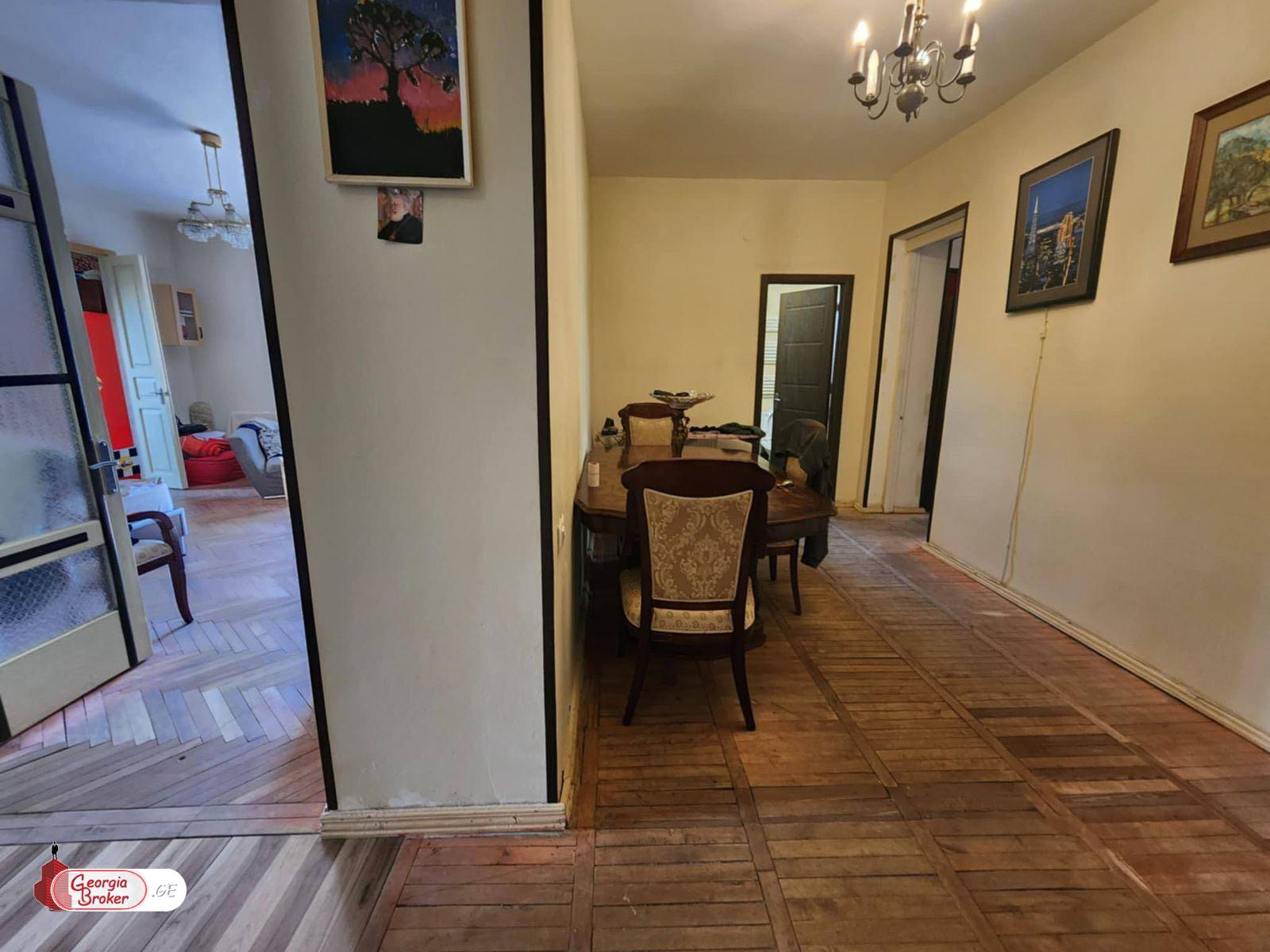 продается квартира с новым ремонтом 3-комнаты