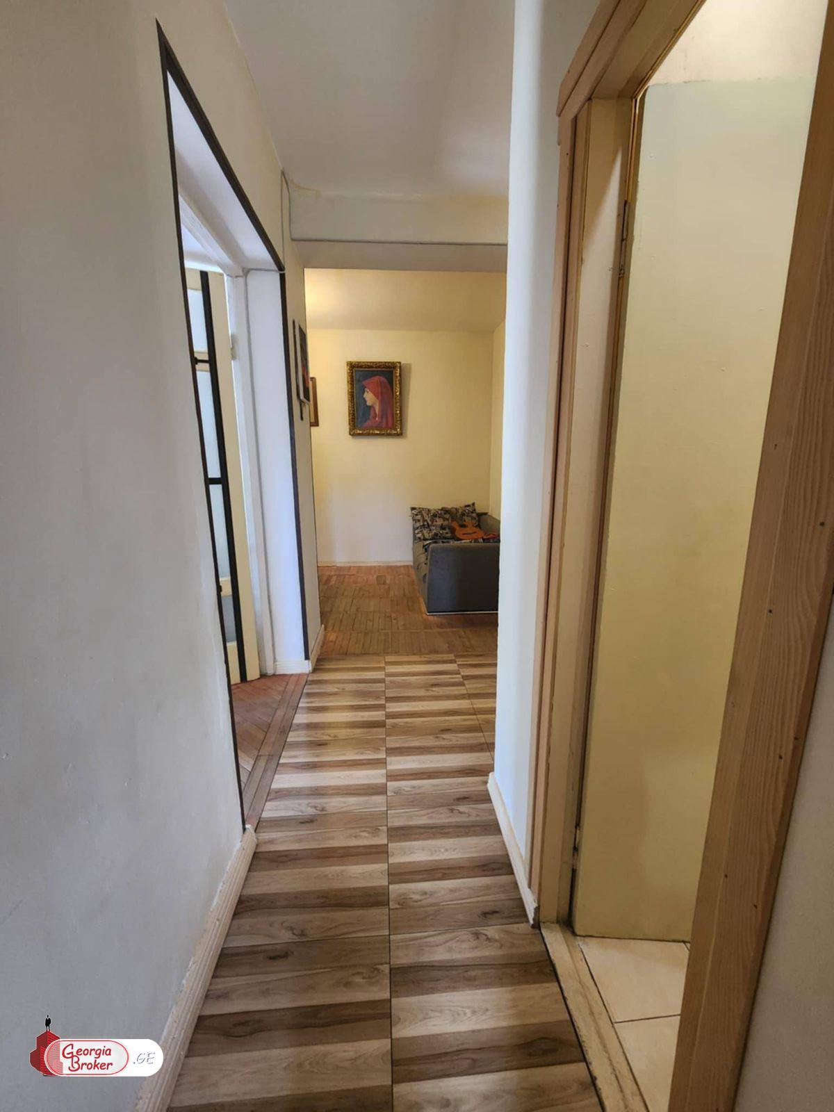 продается квартира с новым ремонтом 3-комнаты