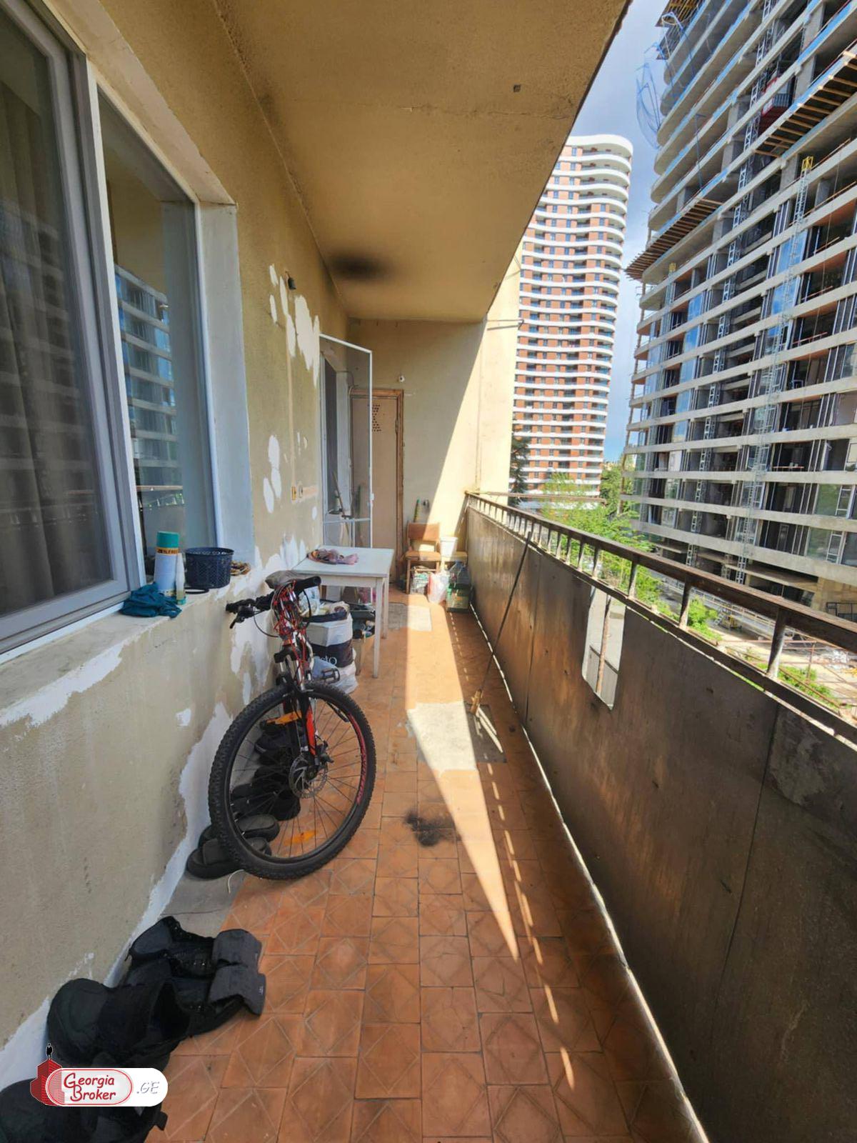 продается квартира с новым ремонтом 3-комнаты