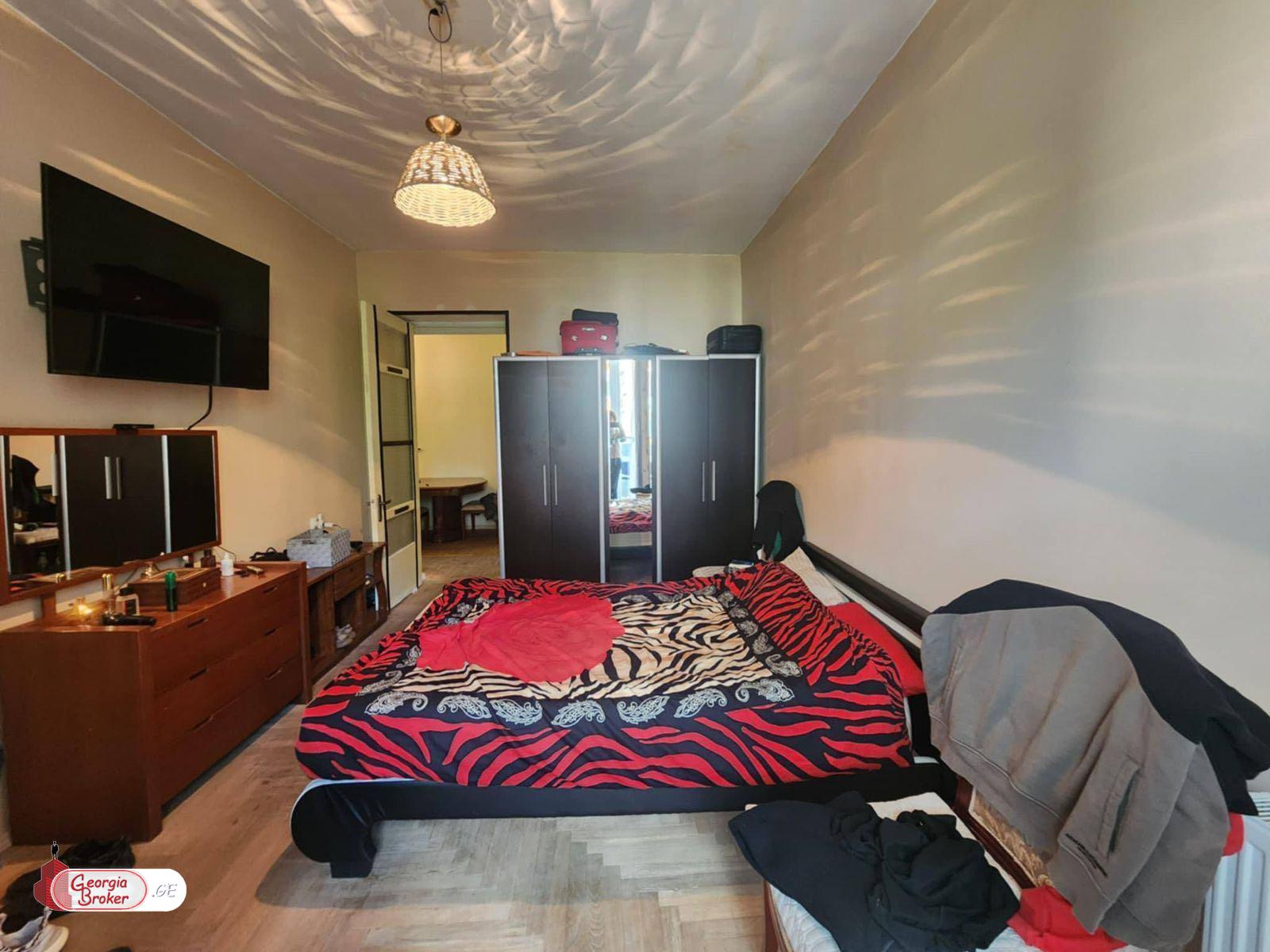 продается квартира с новым ремонтом 3-комнаты