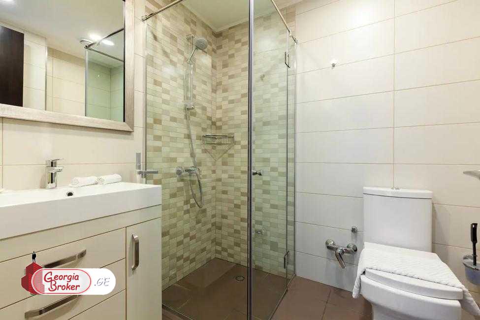 продается квартира с новым ремонтом 3-комнаты