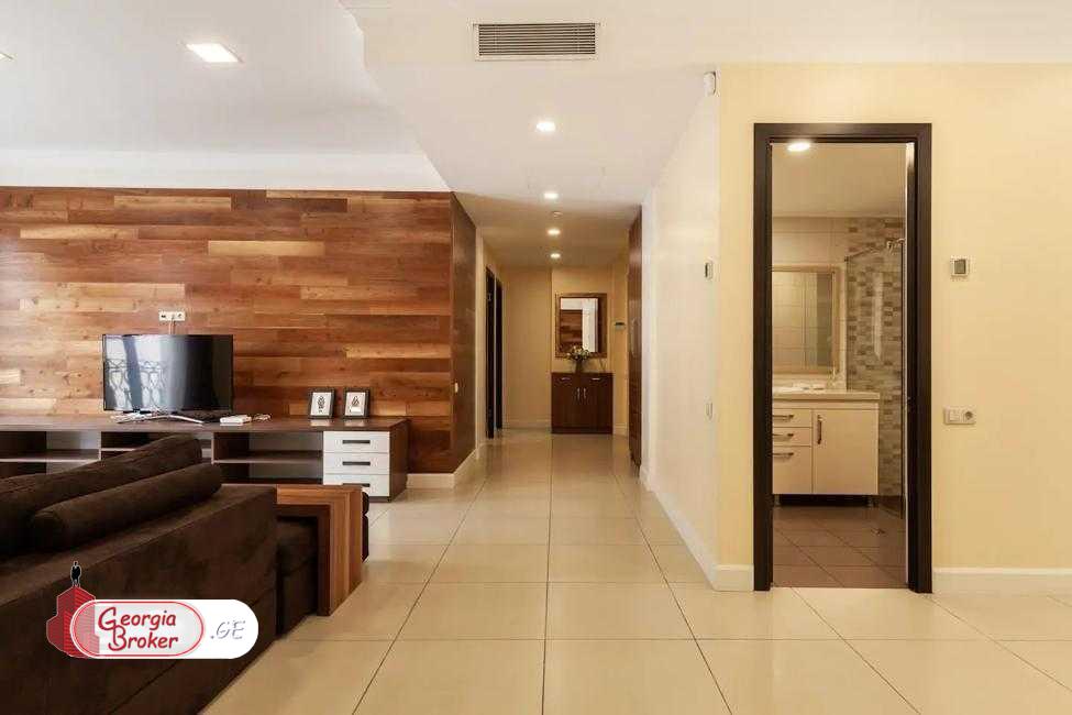 продается квартира с новым ремонтом 3-комнаты