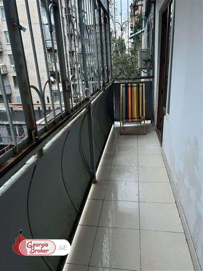 nearly repaired 6-room apartment for sale