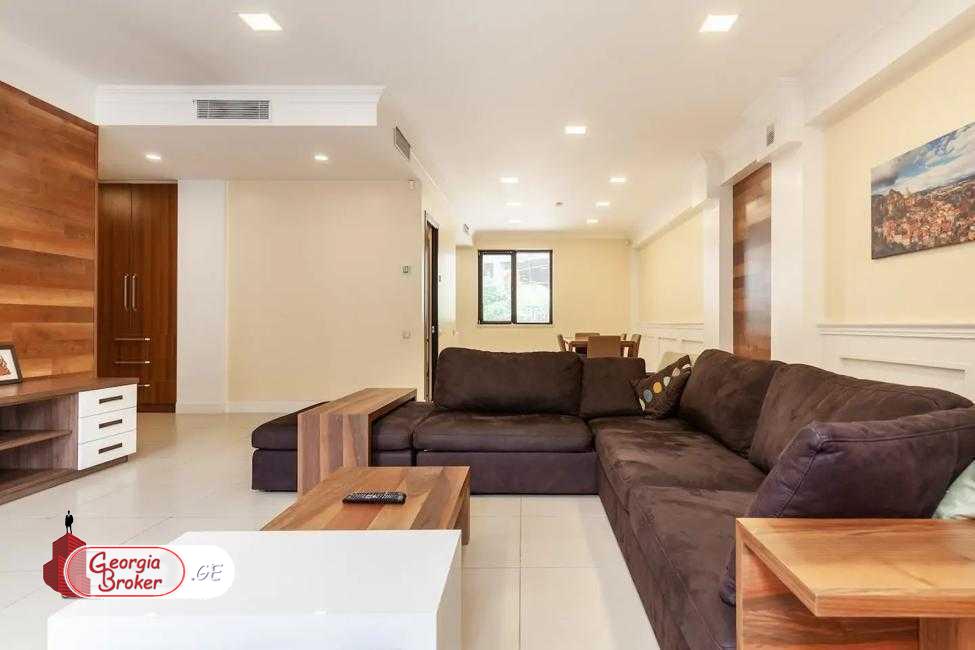 продается квартира с новым ремонтом 3-комнаты