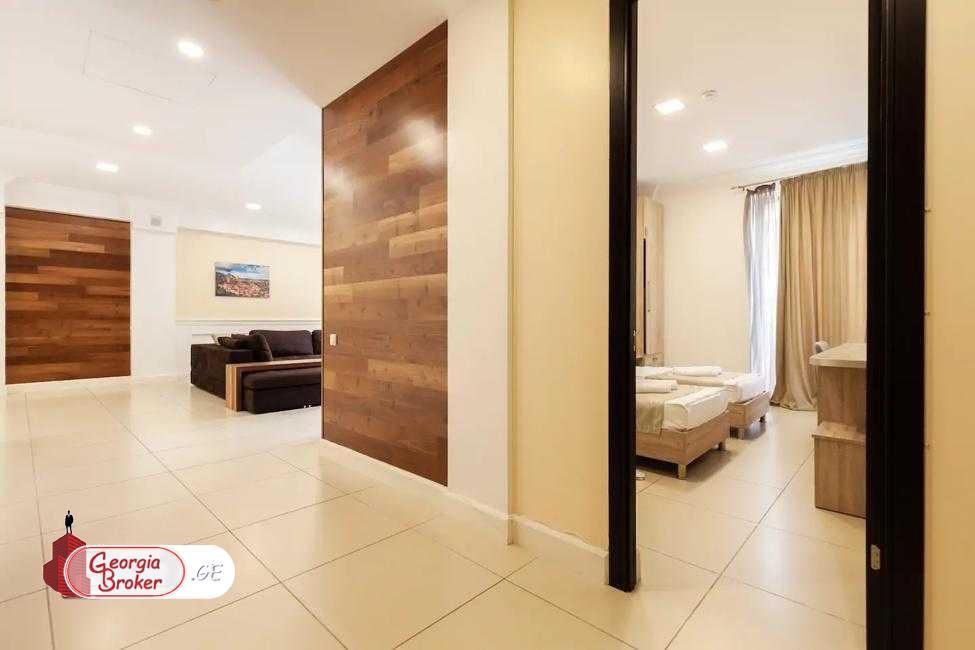 продается квартира с новым ремонтом 3-комнаты