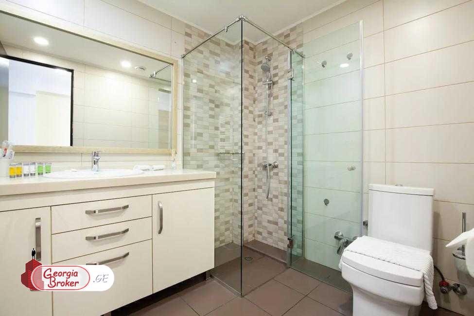 продается квартира с новым ремонтом 3-комнаты