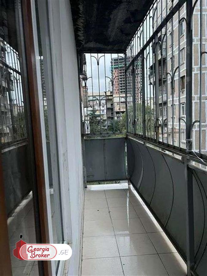 nearly repaired 6-room apartment for sale