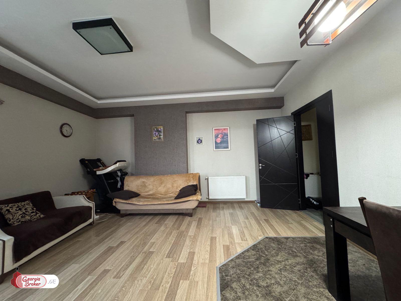 продается квартира с новым ремонтом 3-комнаты