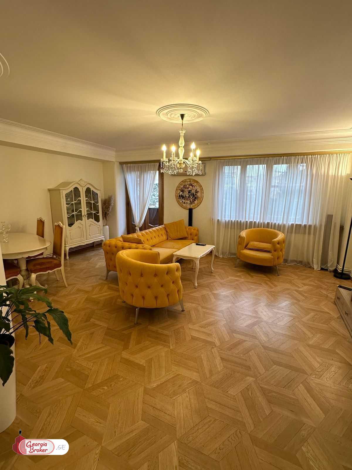 იყიდება ახალი გარემონტებული 4 ოთახიანი ბინა