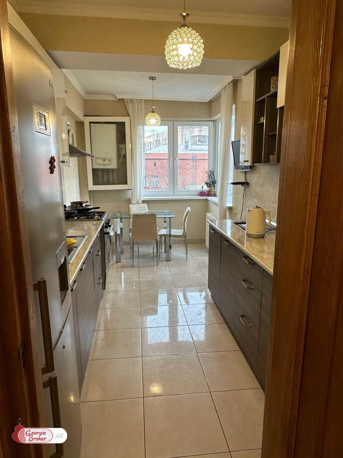 იყიდება ახალი გარემონტებული 4 ოთახიანი ბინა