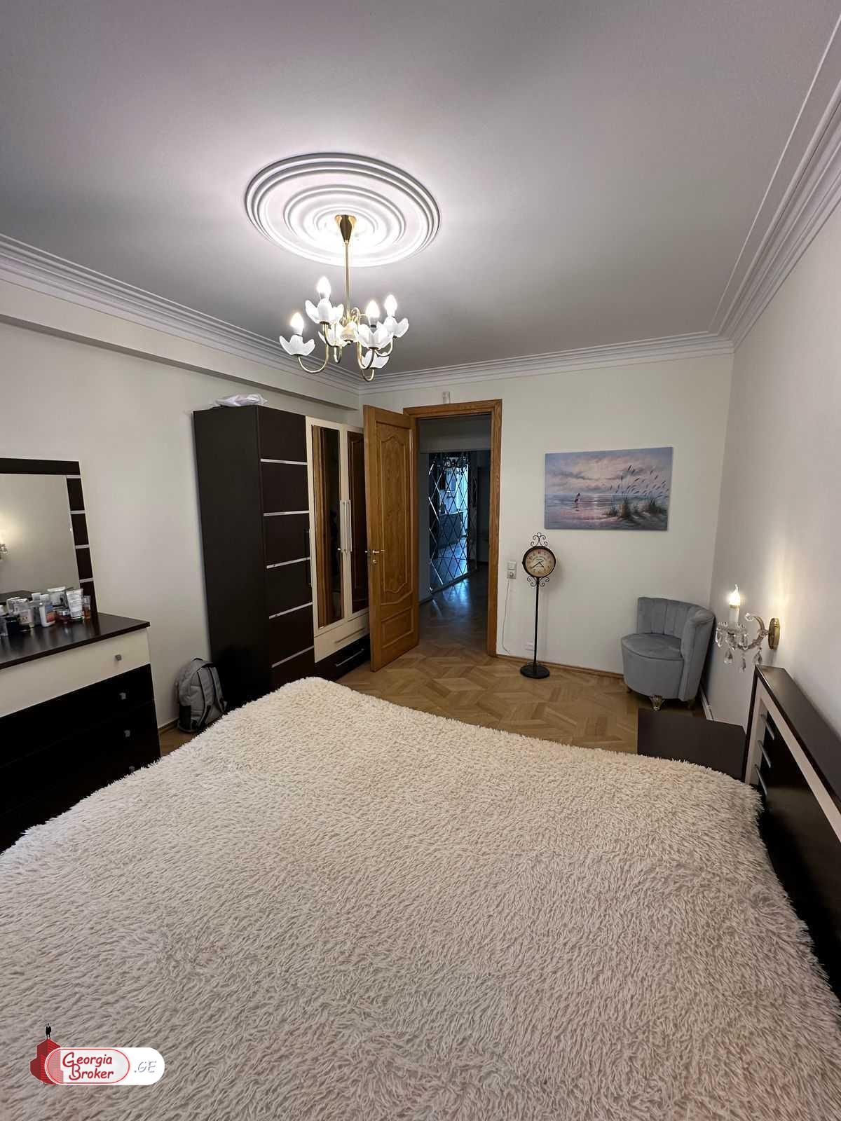 იყიდება ახალი გარემონტებული 4 ოთახიანი ბინა